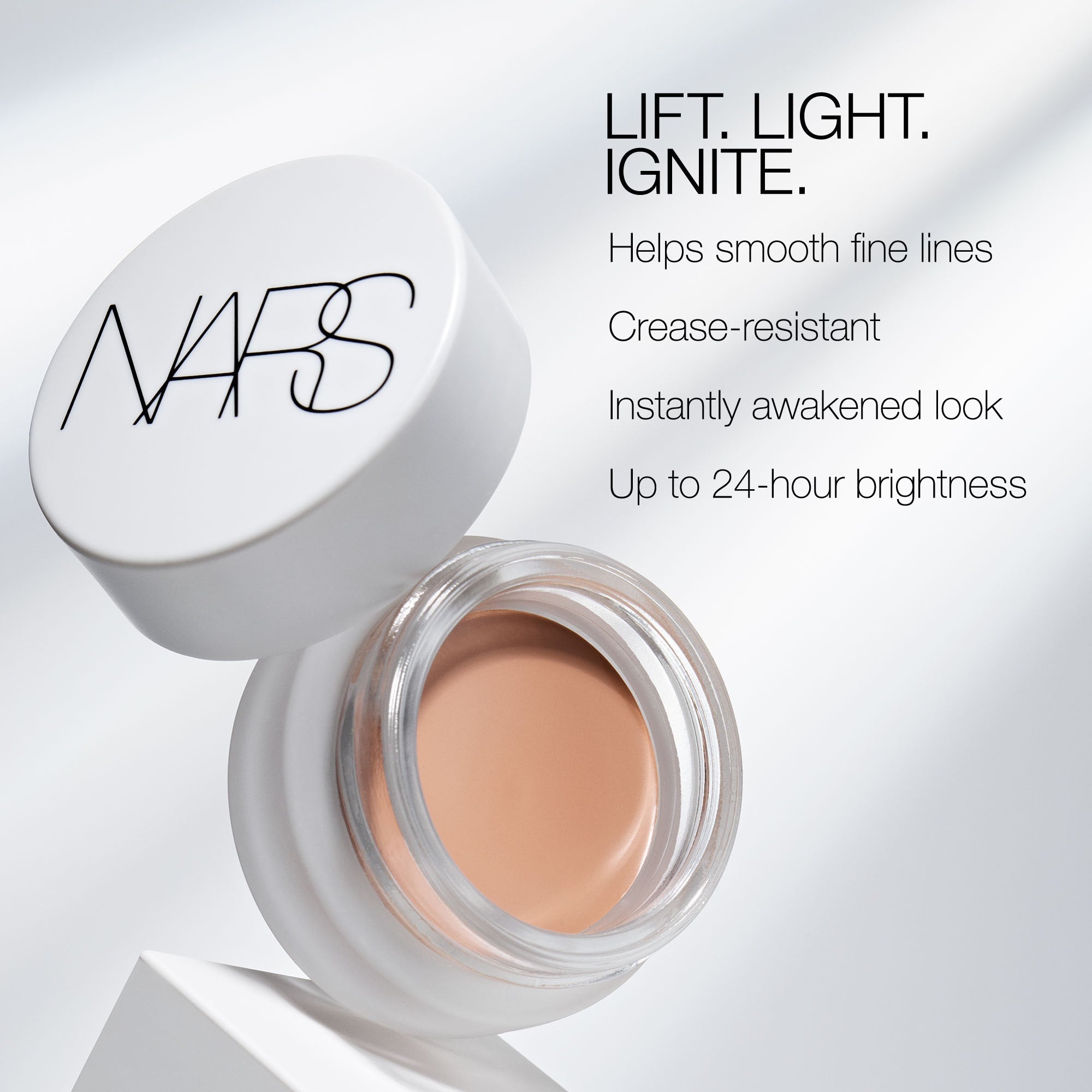 Illuminating Eye Highlighter – Light Reflecting