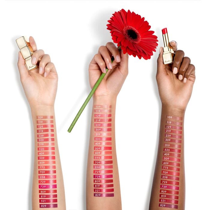 KissKiss Shine Bloom – Ultra-Shiny Lipstick (95 % Natural Origin)