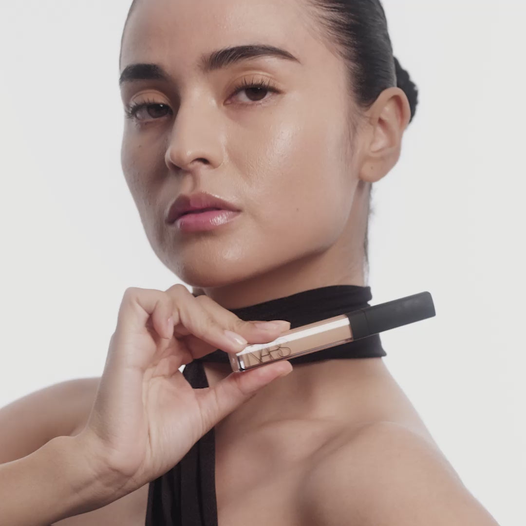 Load video: Mini Radiant Creamy Concealer