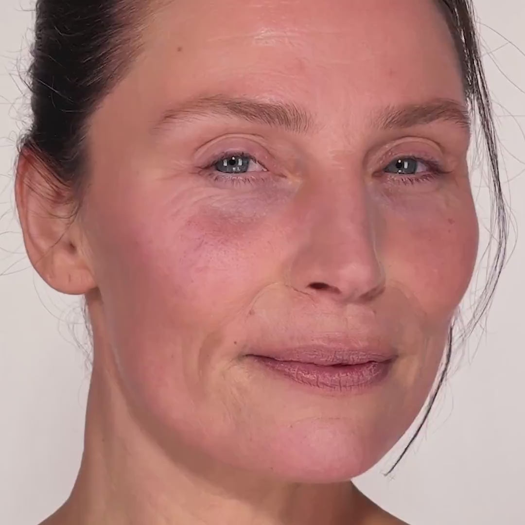 Load video: Charlotte Tilbury Invisible UV Flawless Poreless SPF Primer