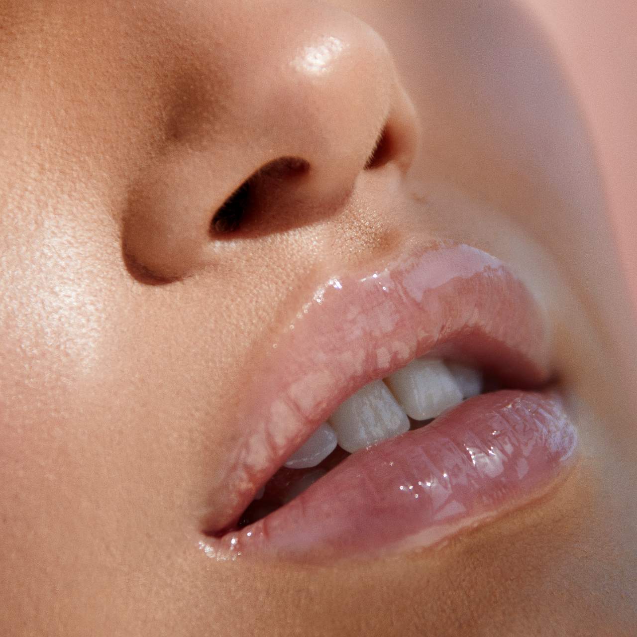 Mini Moistureglow™ On-The-Go Plumping Lip Serum